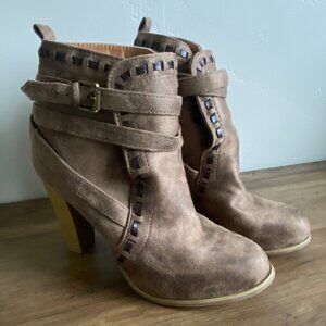 Venus Women's Ankle Boots with Studs & Wrap Around Straps, 4" heel, Sz 8.5